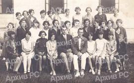 Ученици Реалне гимназије у Бањалуци, у средини професор Љубомир Тривић