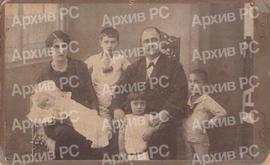 Породична слика Маслеша када се родила Сека
