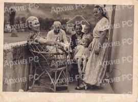 Абдуселам Гвожђар и Берка са дјецом, породица Скендер