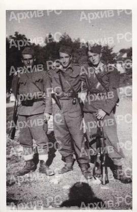 Сафет Фејзић у средини