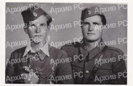 1. Гвожђар (?), 2. Вид Кукић, борци вода за везу бањалучког подручја, у ослобођеној Бањлуци