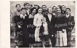 Нисим Барух и породица Бодвен (први ред)*