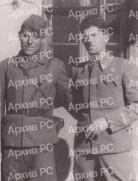 Вукобрад (?), начелник Штаба 4. КНОУ бригаде, са једним другом у ослобођеном Београду