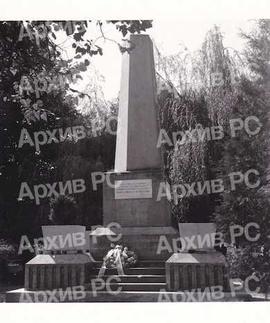 Споменик палим борцима НОР Босанске Градишке