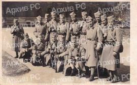 Стојан Макић у групи стражара 19. чете Школе за резервне пјешадијске официре у Марибору